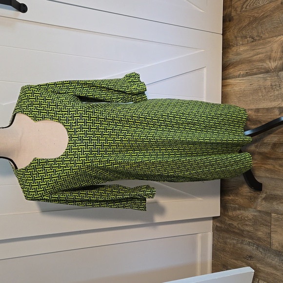 Katherine Way Dresses & Skirts - Katherine Way Lime Green & Navy Ruffle Dress